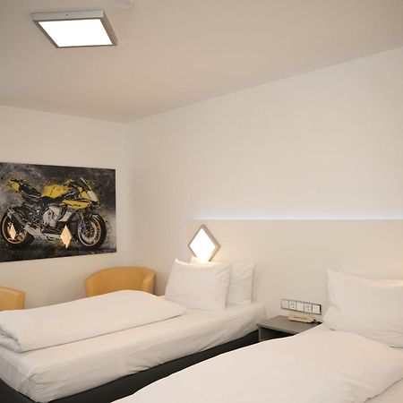 Weber Hotel มานไฮม์ ภายนอก รูปภาพ