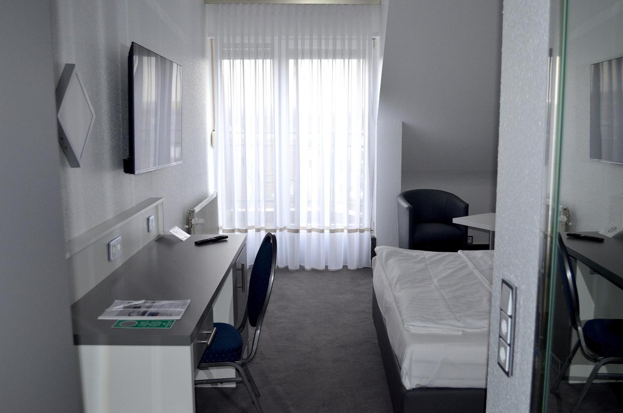 Weber Hotel มานไฮม์ ภายนอก รูปภาพ