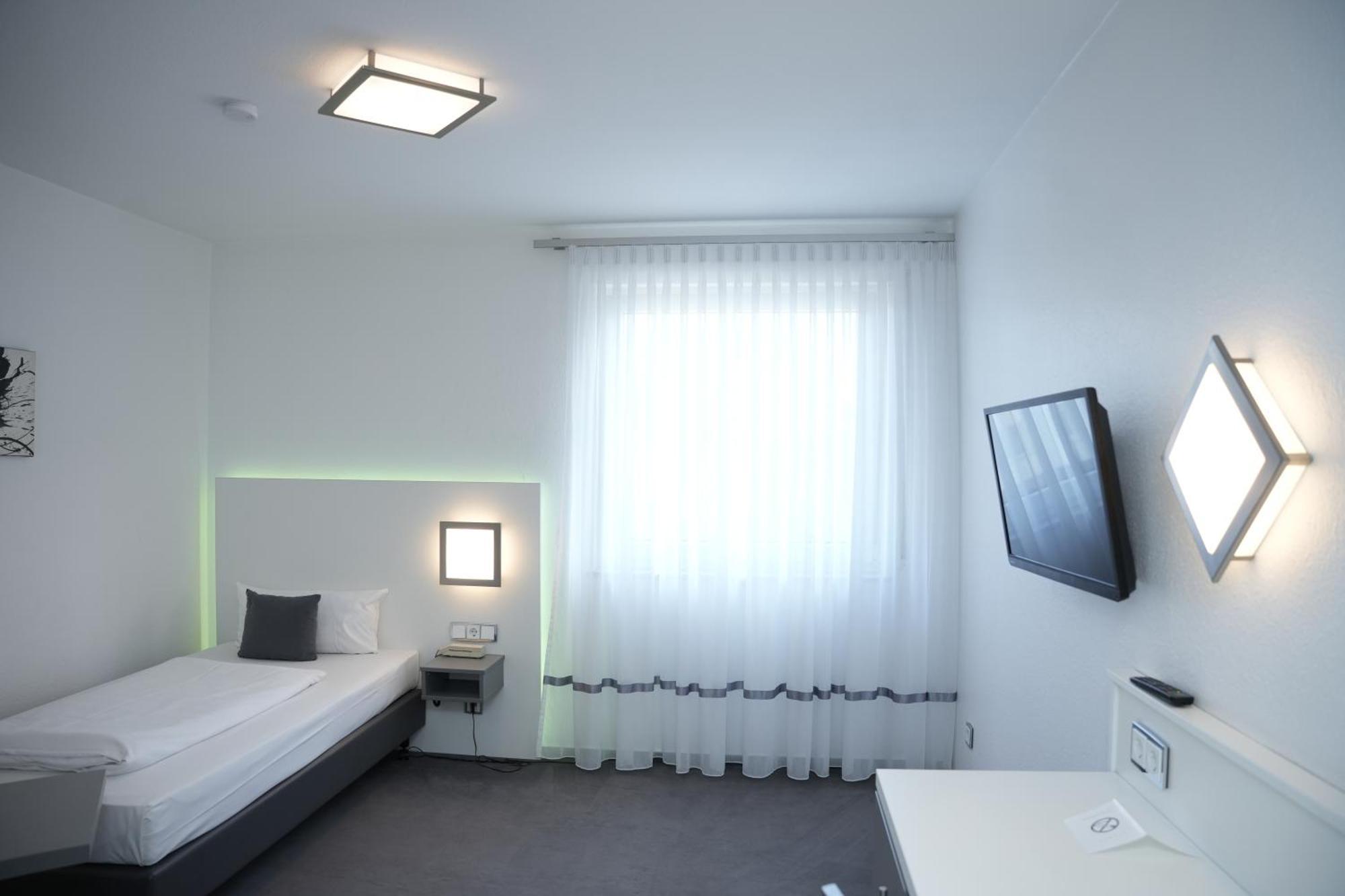 Weber Hotel มานไฮม์ ภายนอก รูปภาพ