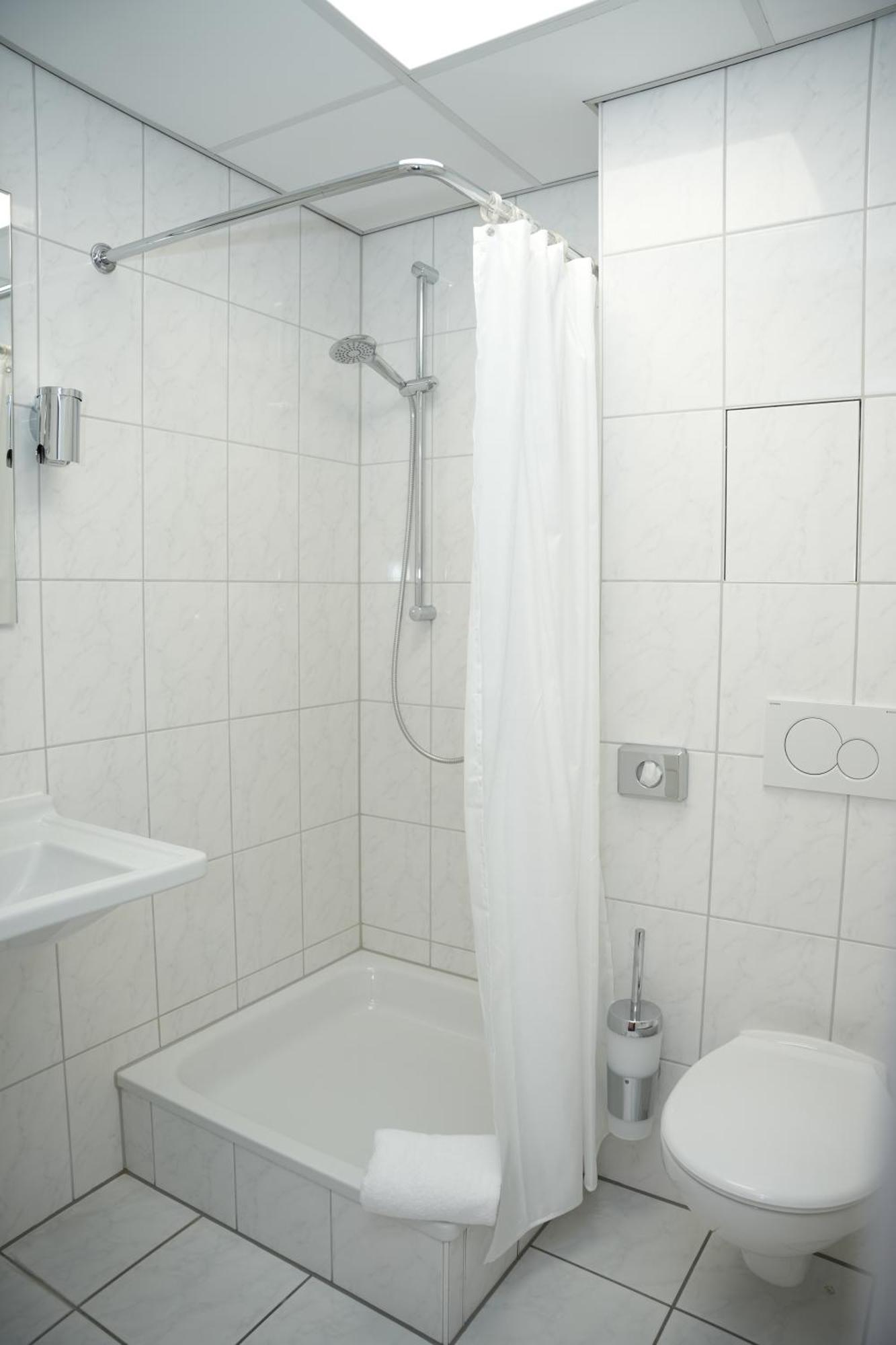 Weber Hotel มานไฮม์ ภายนอก รูปภาพ
