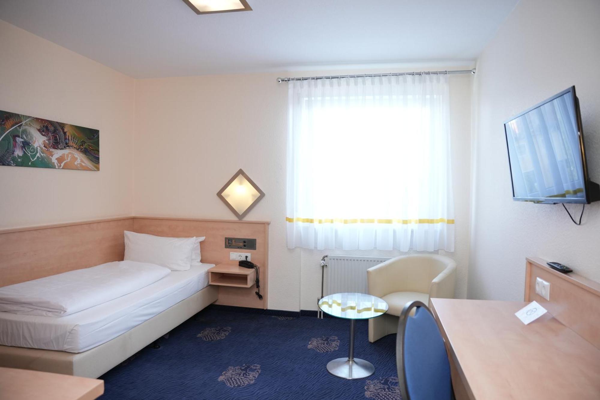 Weber Hotel มานไฮม์ ภายนอก รูปภาพ