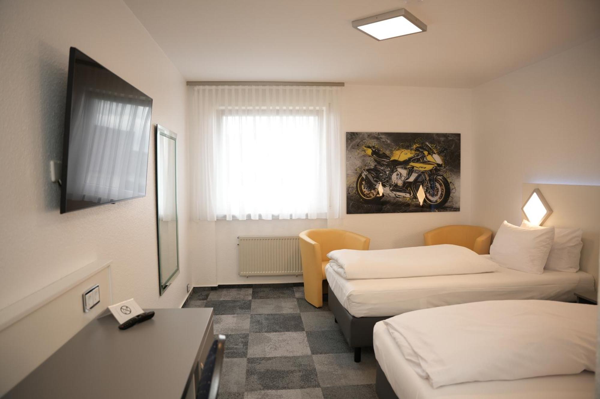 Weber Hotel มานไฮม์ ภายนอก รูปภาพ