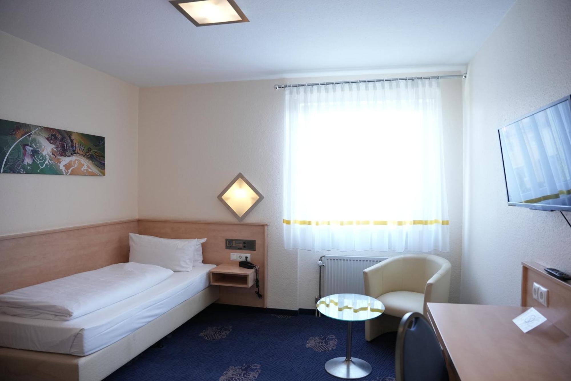 Weber Hotel มานไฮม์ ภายนอก รูปภาพ